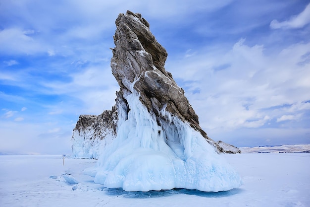 paisagem de inverno da ilha olkhon baikal, vista da temporada de inverno na rússia lago baikal