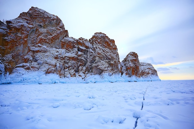 paisagem de inverno da ilha olkhon baikal, vista da temporada de inverno na rússia lago baikal