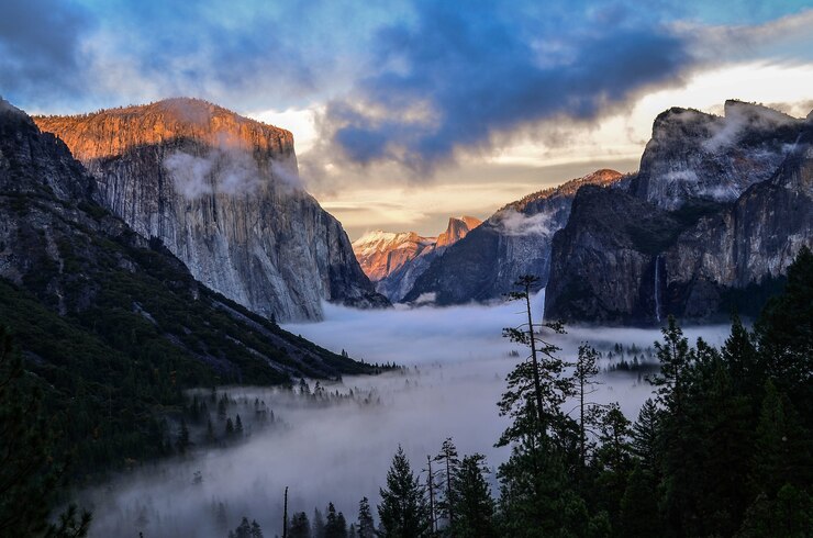 Paisagem de inverno linda no Parque Nacional de Yosemite