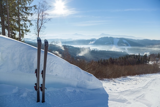 Paisagem de inverno na estação de esqui de Bukovel