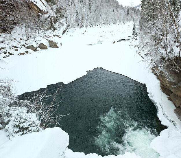 Paisagem de inverno na montanha