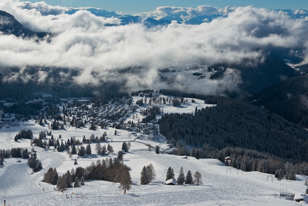 Paisagem de inverno no Dolomiti