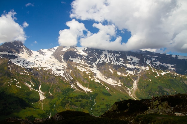 Paisagem de montanhas rochosas na Áustria