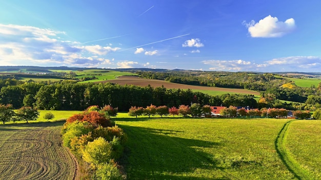 Paisagem de outono Linda natureza colorida no outono fundo sazonal da República Checa