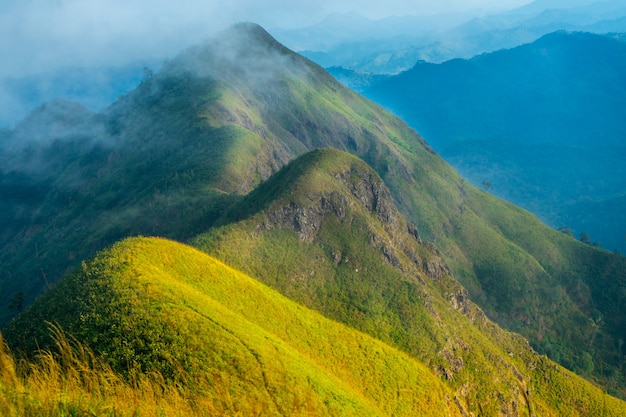 Paisagem de pico de montanha.