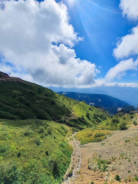 Paisagem de picos de montanhas