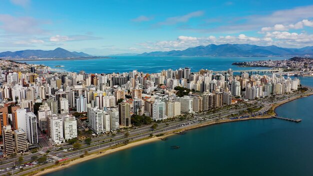 Foto paisagem de praia tropical da ilha de florianópolis, brasil