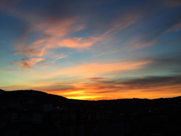 Paisagem de silhueta contra o céu cênico