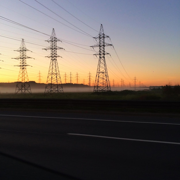 Foto paisagem de silhueta contra o céu claro durante o pôr-do-sol