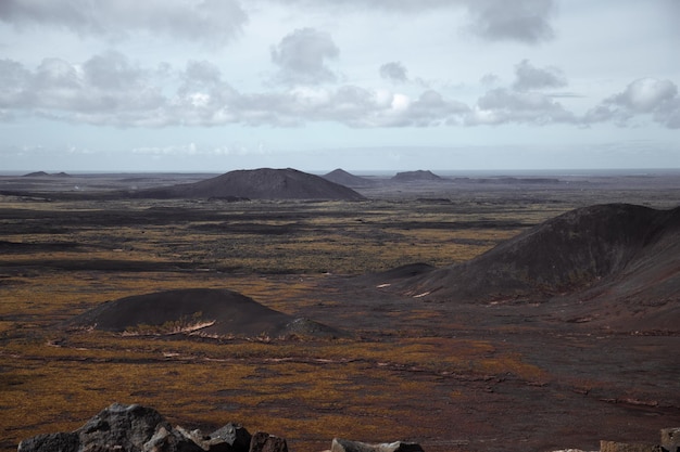 Foto paisagem de um vale vulcânico na islândia