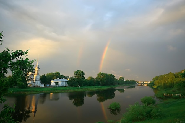 paisagem de verão com arco-íris