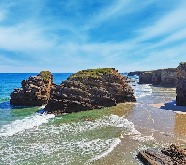 Paisagem de verão da costa cantábrica