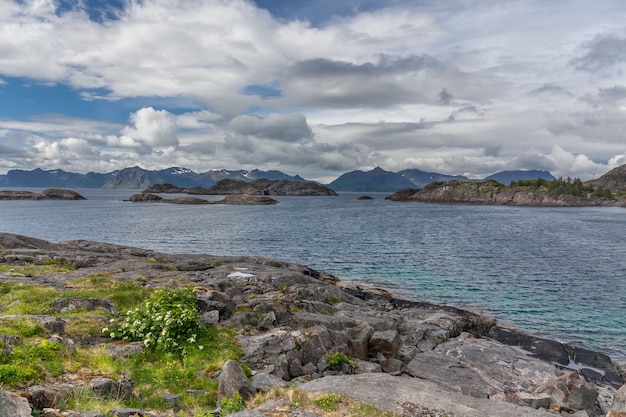 Paisagem de verão de Lofoten Lofoten é um arquipélago no condado de Nordland, na Noruega