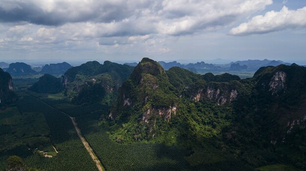 Paisagem de vista aérea da montanha em Krabi, Tailândia