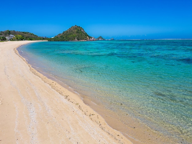 Paisagem do oceano da praia de Lombok Indonésia na área da praia de Kuta Mandalika