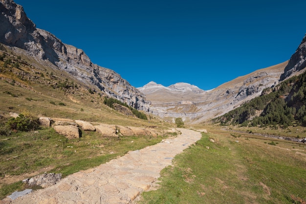 Paisagem do parque nacional de Perdida e de Monte em Aragonese pyrenees, Espanha.