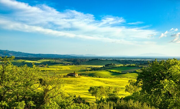 Foto paisagem do pôr-do-sol na maremma ilha de elba no horizonte toscana itália