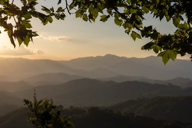 Paisagem do pôr do sol na Serra da Mantiqueira