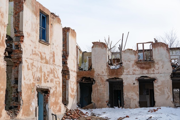 Paisagem do pós-guerra Edifício destruído Ruínas de guerra Cidade destruída após o bombardeio Cidade morta Edifícios bombardeados Edifícios de destroços Destruição da guerra