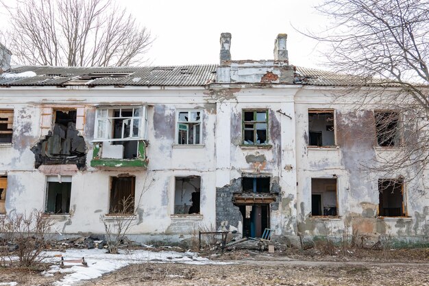 Paisagem do pós-guerra Edifício destruído Ruínas de guerra Cidade destruída após o bombardeio Cidade morta Edifícios bombardeados Edifícios de destroços Destruição da guerra