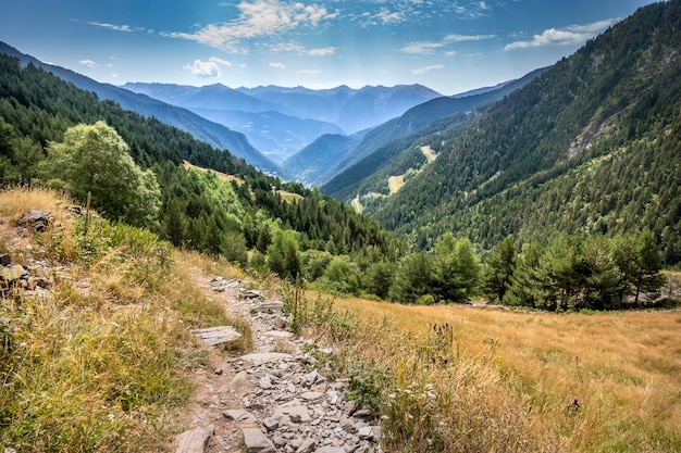 Paisagem entre montanhas de Andorra