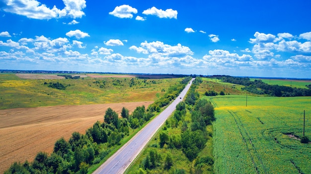 Foto paisagem estrada e campo vista de cima