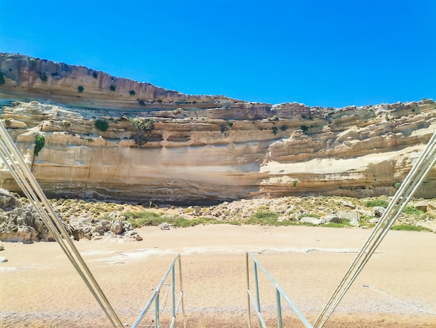 Paisagem geral em lindos, Grécia, mar Mediterrâneo turquesa e rochas