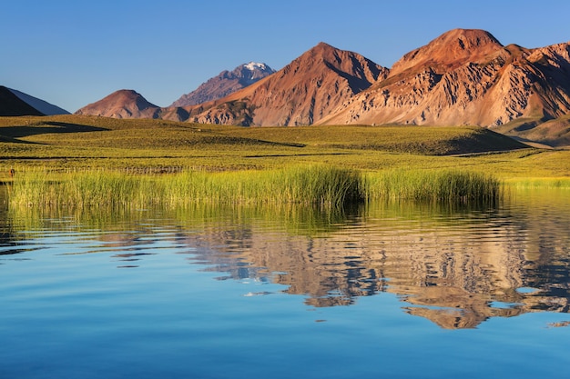 Paisagem incomum de montanhas nos Andes, Agrentina.