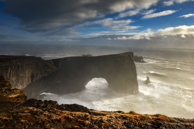 Paisagem islandesa, costa de vik na islândia, islândia