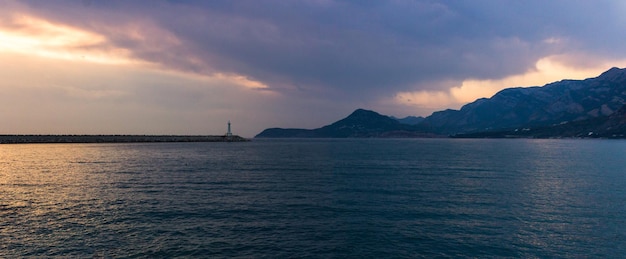 paisagem mar baía ondas rochoso panorama