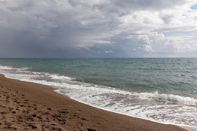 Paisagem marítima relaxante e bela praia