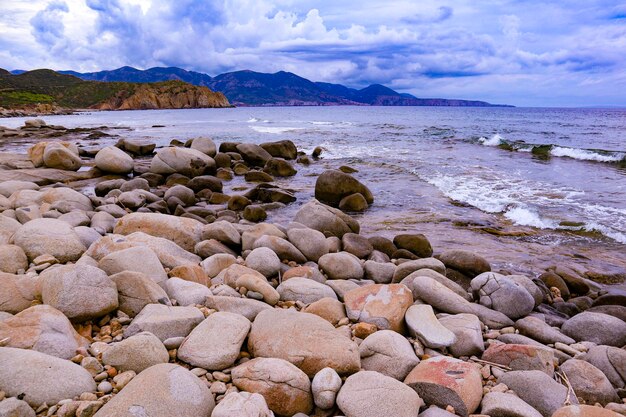 Paisagem mediterrânea da costa da Sardenha