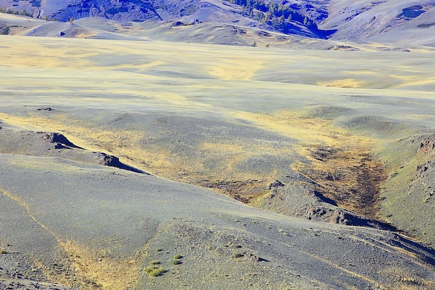 Paisagem montanhosa de Altai, plano de fundo panorâmico de outono, vista da natureza no outono