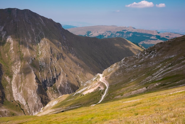 Paisagem montanhosa de verão bela natureza na Itália