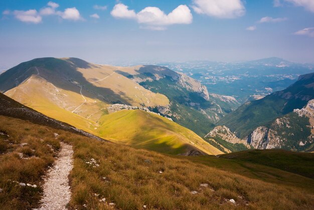 Paisagem montanhosa de verão bela natureza na Itália