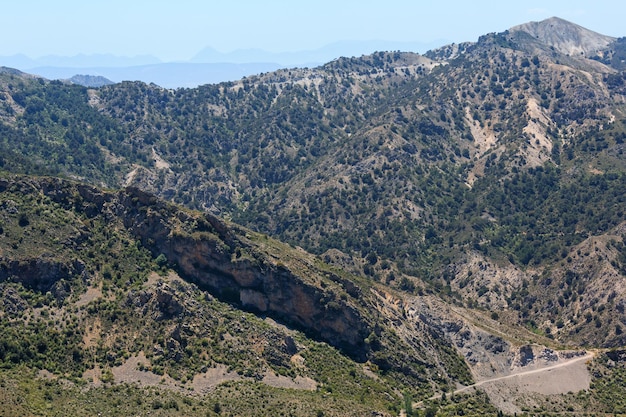 Paisagem montanhosa de verão (parque nacional sierra nevada, perto de granada, espanha).