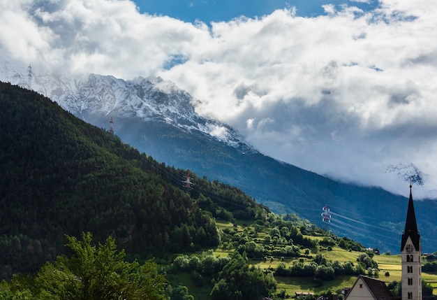 Paisagem montanhosa dos alpes de verão (alpes silvretta, áustria)