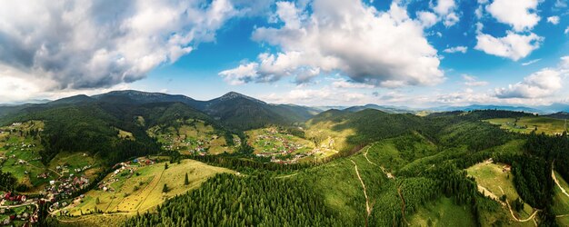 Paisagem montanhosa dos Cárpatos