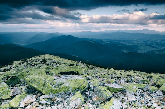 Paisagem montanhosa dos Cárpatos