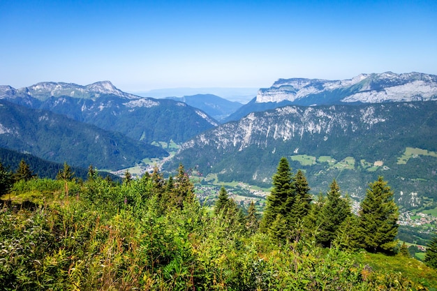 Paisagem montanhosa em La Clusaz, Alta Sabóia, França