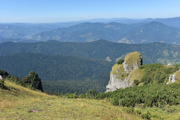Paisagem montanhosa Montanhas Ceahlau Cárpatos orientais Roménia