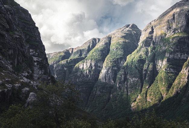 Paisagem montanhosa na Noruega Escandinávia Europa Mundo de beleza