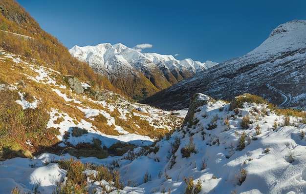 Paisagem montanhosa norueguesa