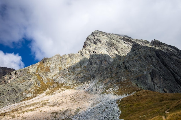 Paisagem montanhosa nos Alpes franceses