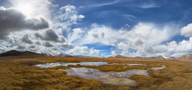 Paisagem nas montanhas do Quirguistão