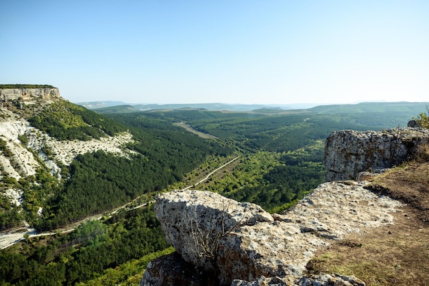 Paisagem natural de verão Vista das altas montanhas para baixo