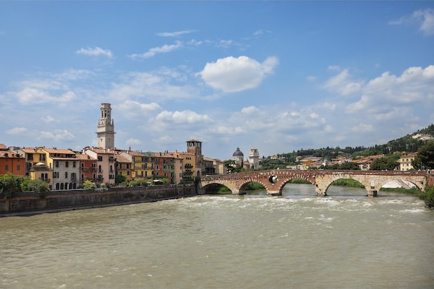 paisagem no rio Adige em Verona Itália