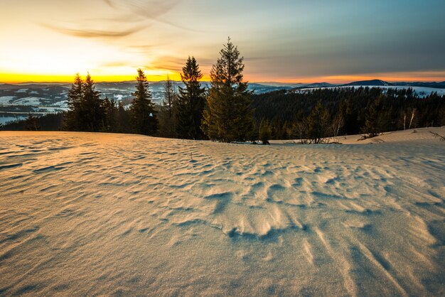 Paisagem pacífica no vale da montanha