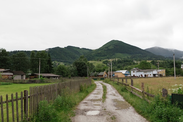 Paisagem panorâmica da estrada do caminho da montanha