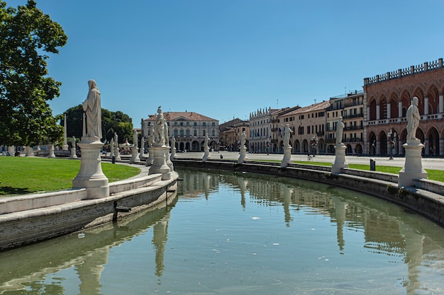 Paisagem panorâmica de prato della valle em pádua, itália